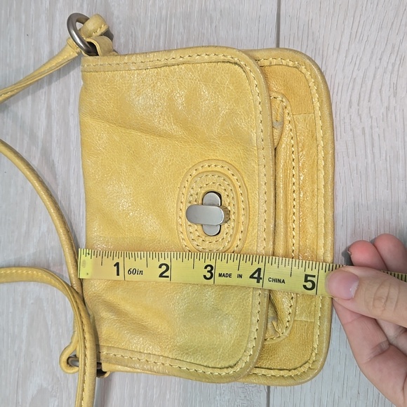Fossil Women Mini Yellow Leather Crossbody Bag Hobo Boho Purse - Picture 2 of 11